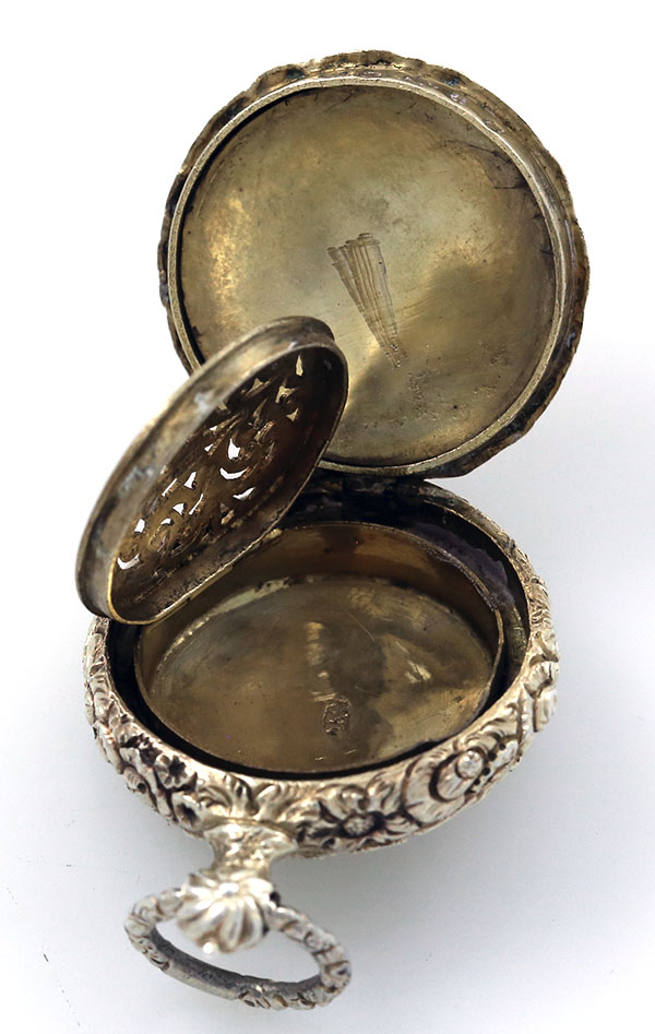 Joseph Willmore locket shaped vinaigrette Birmingham 1824