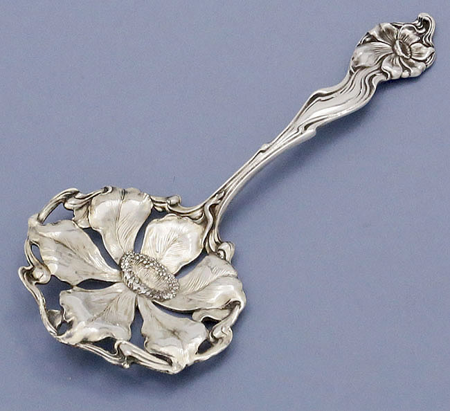 Shiebler antique sterling poppy shaped bon bon spoon