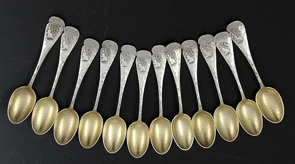 Twelve Wood & Hughes Etruscan pattern coffee spoons with gilded bowls